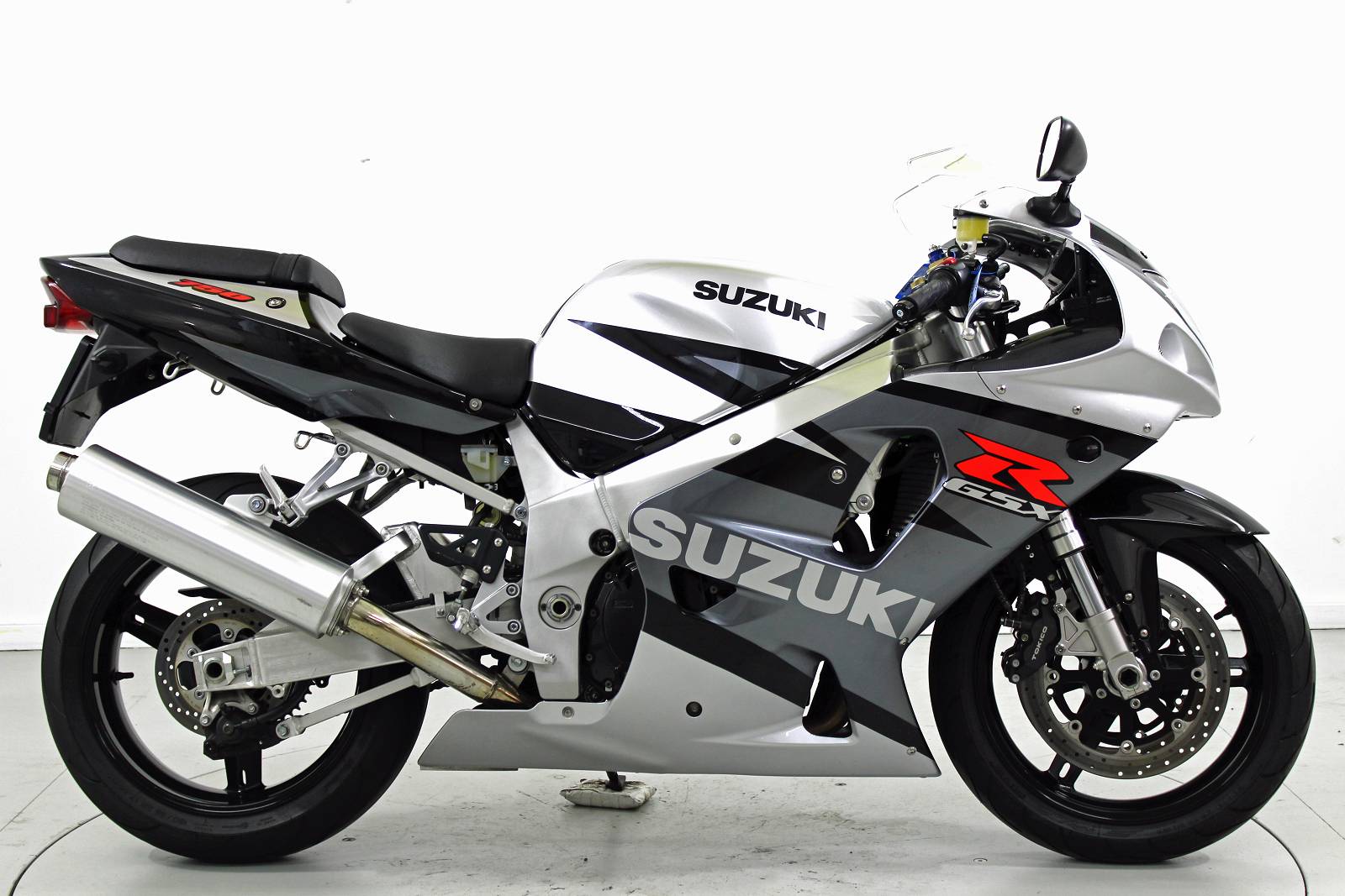 SUZUKI GSX-R 750-showroom-element-3