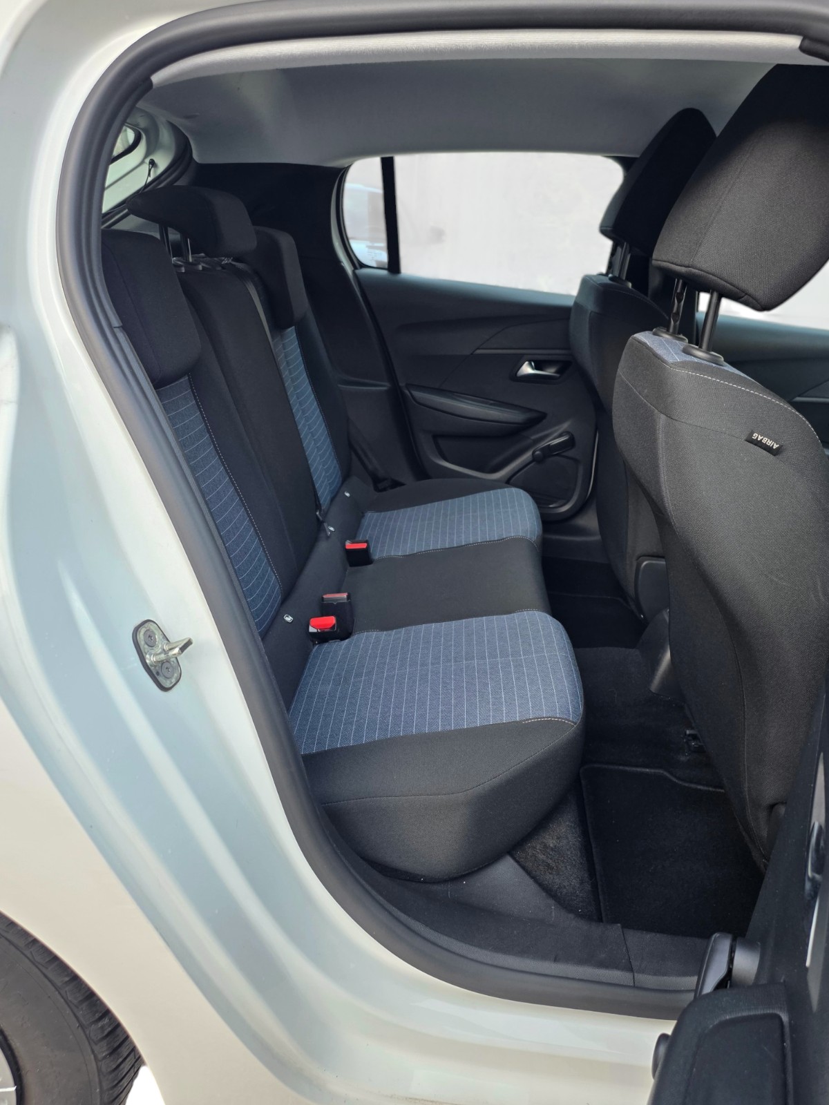 PEUGEOT 208 1.2 PureTech Active-image-13