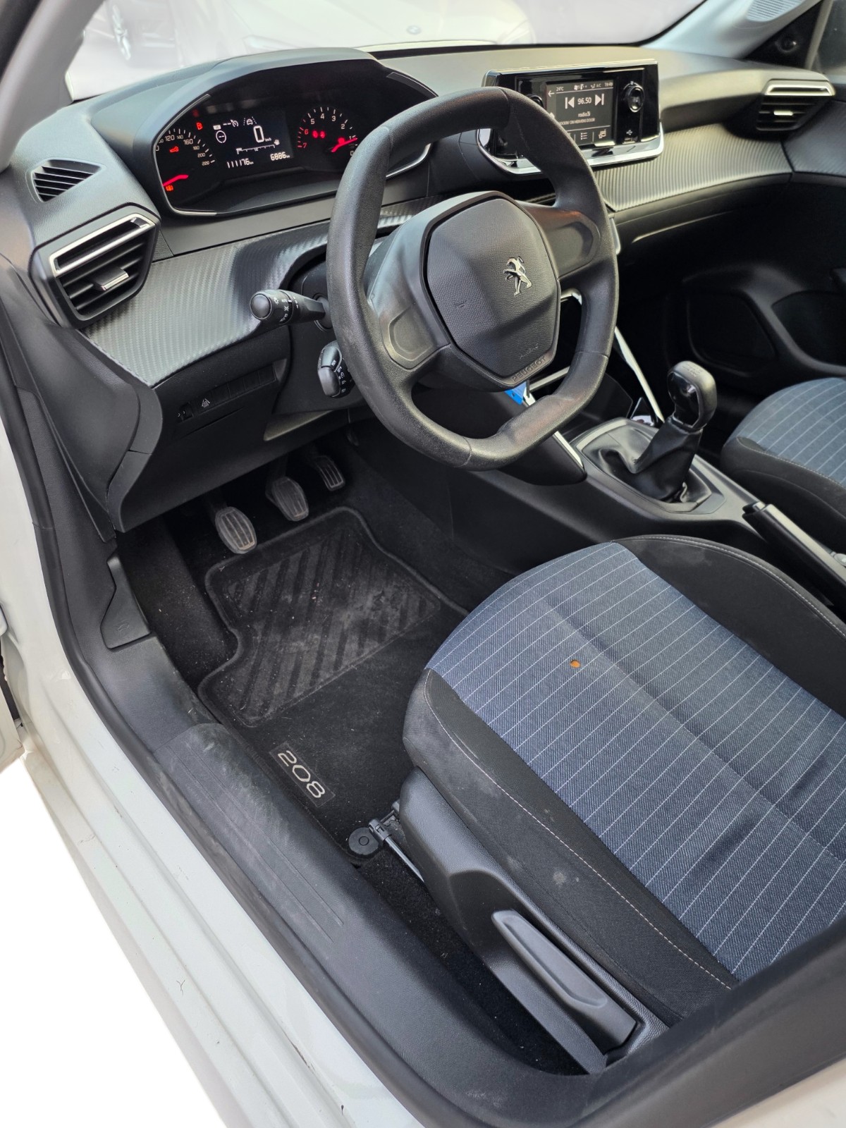 PEUGEOT 208 1.2 PureTech Active-image-12