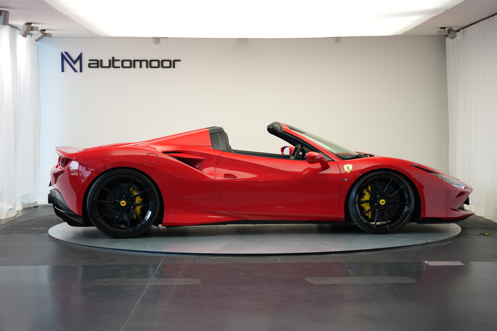FERRARI F8 Spider *Novitec* *Lift* *Carbon* *Racing Sitze*-showroom-element-3