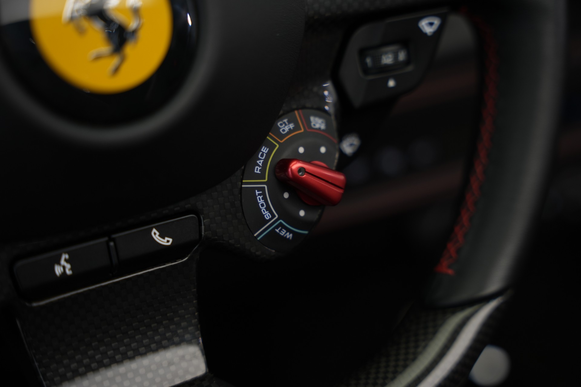 FERRARI F8 Spider *Novitec* *Lift* *Carbon* *Racing Sitze*-image-18