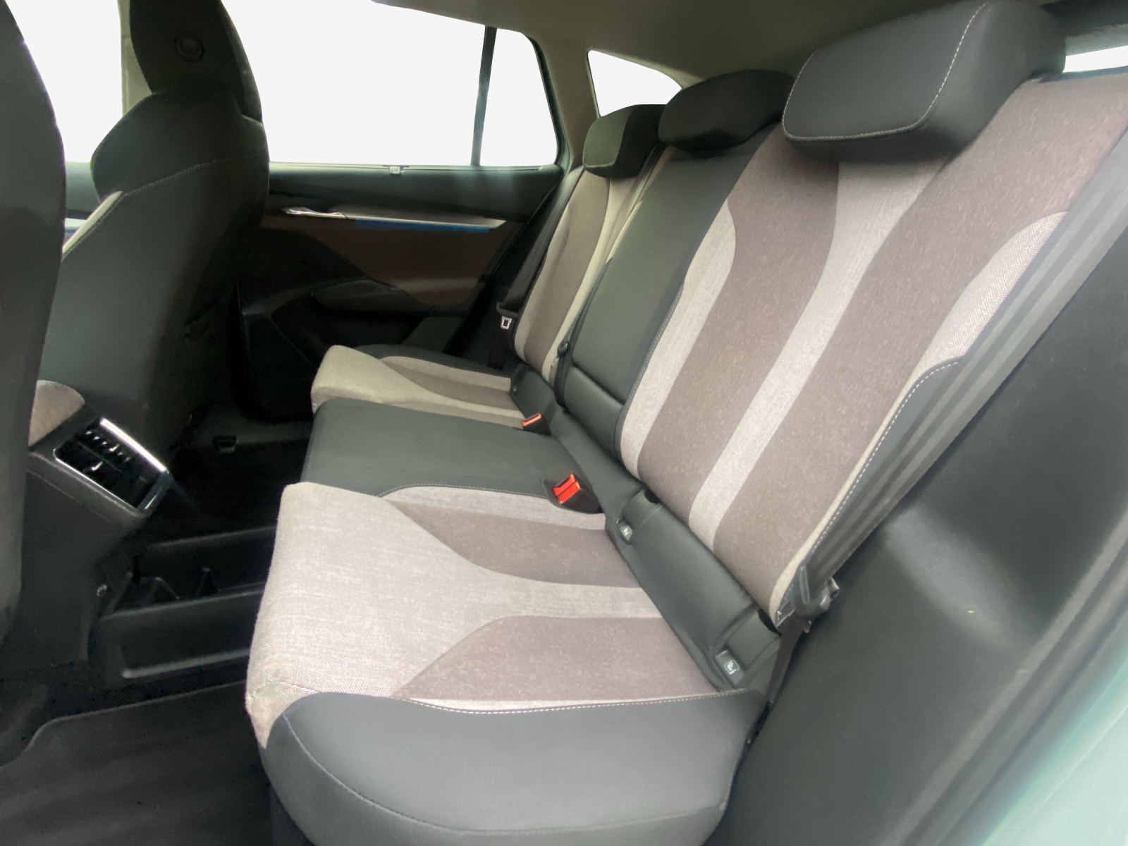 SKODA Enyaq iV 80-image-12