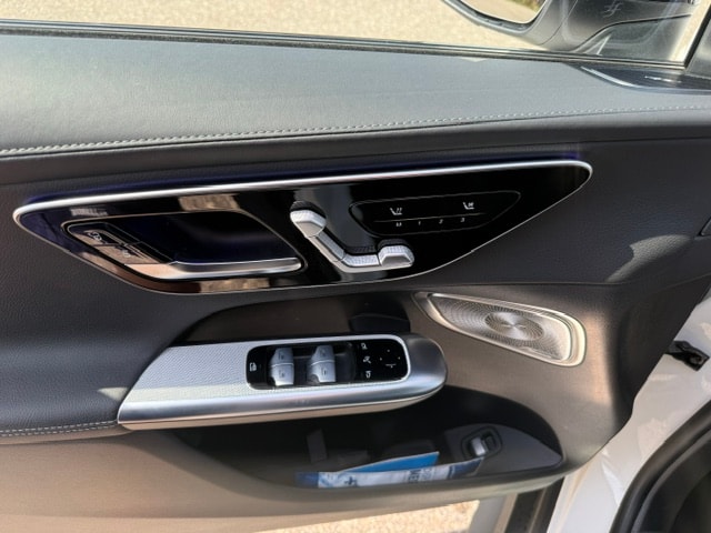 MERCEDES-BENZ GLC 220 d AMG Line 4matic-image-5