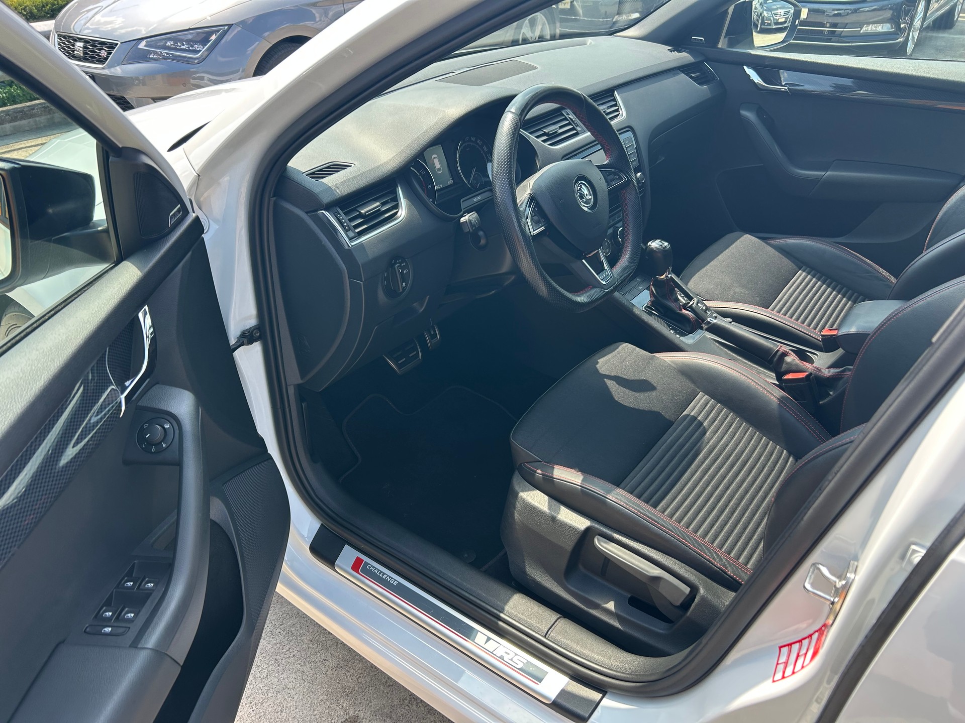 SKODA Octavia Combi 2.0 TSI RS DSG-image-14