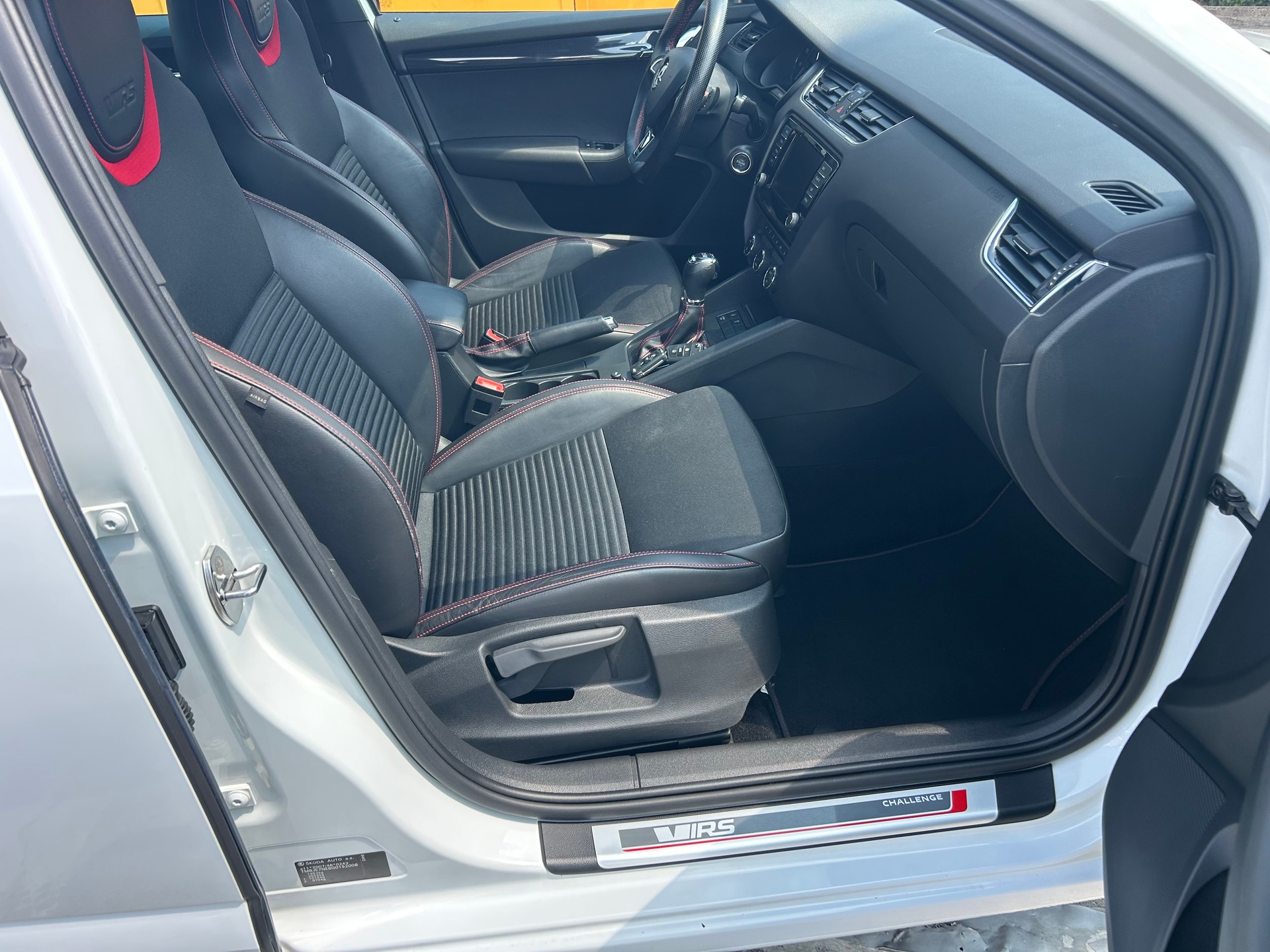 SKODA Octavia Combi 2.0 TSI RS DSG-image-7