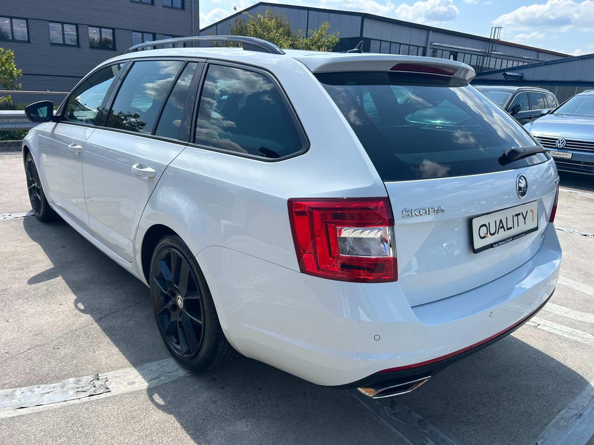 SKODA Octavia Combi 2.0 TSI RS DSG-image-2