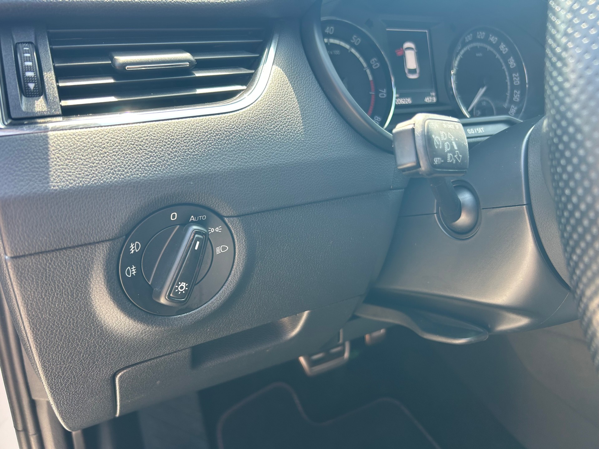 SKODA Octavia Combi 2.0 TSI RS DSG-image-13