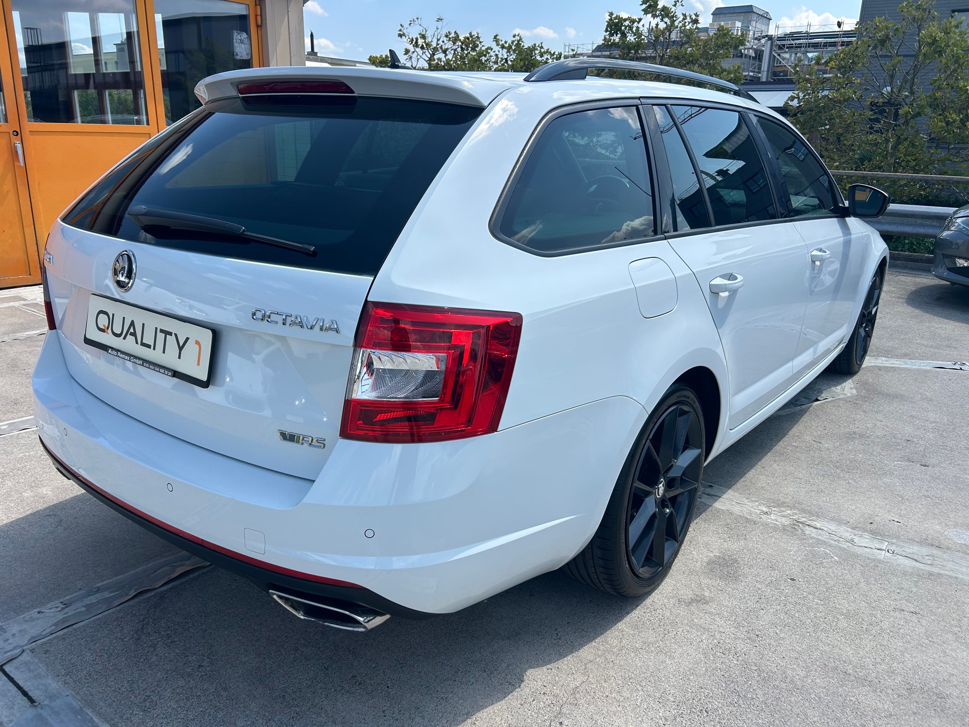 SKODA Octavia Combi 2.0 TSI RS DSG-image-4