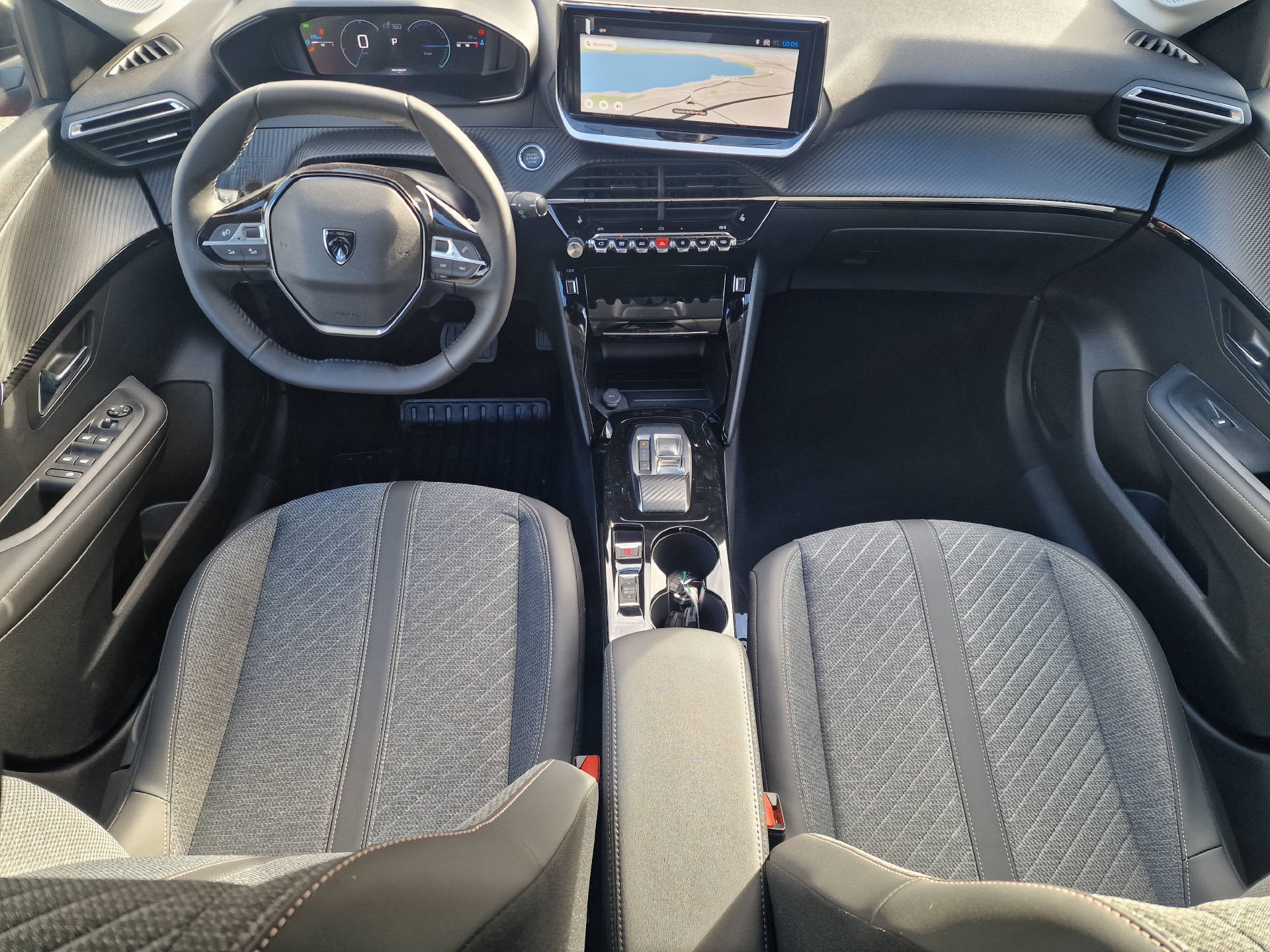 PEUGEOT 208 1.2 Hybrid Allure-image-11