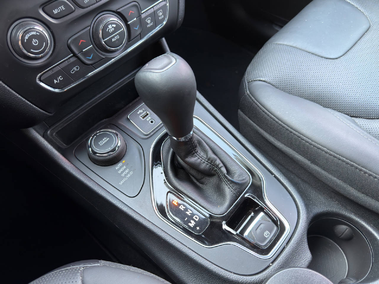 JEEP Cherokee 2.2 D 195 Limited AWD-image-7