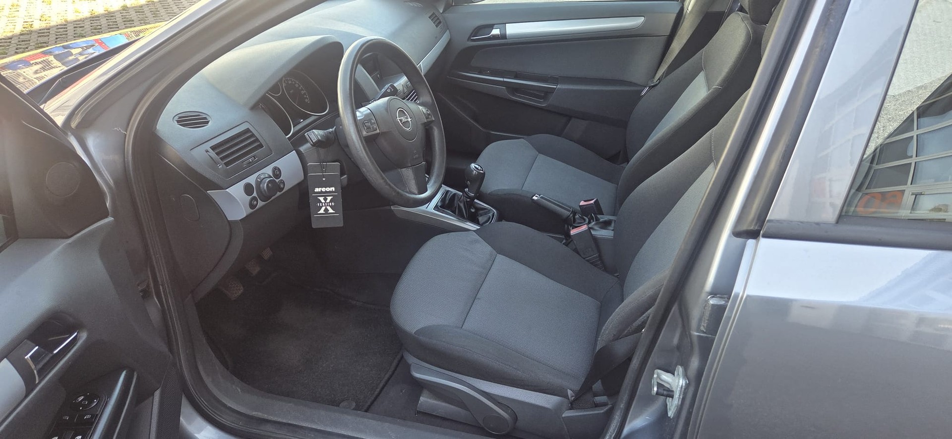 OPEL Astra 1.8i 16V Cosmo-image-5