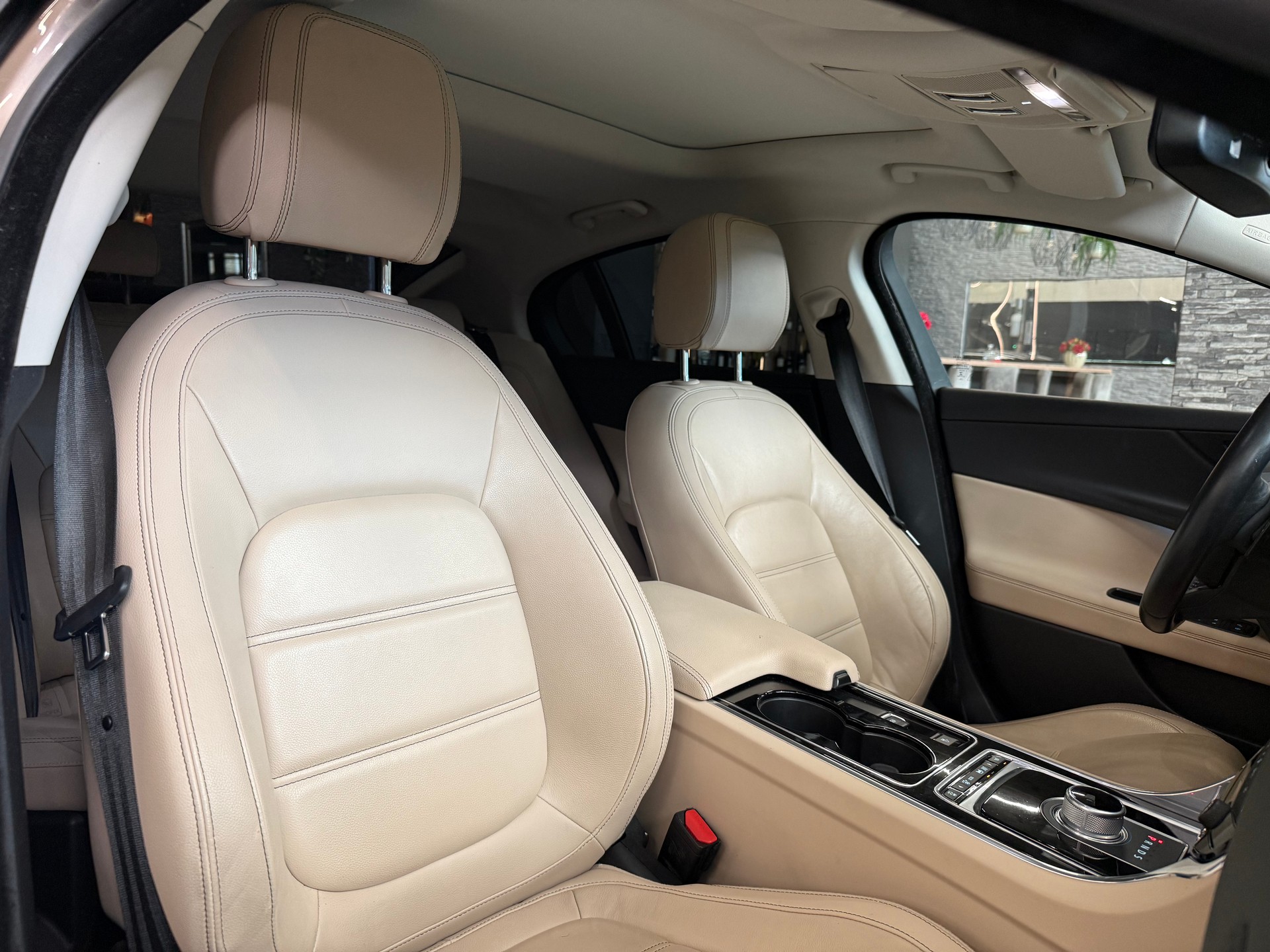 JAGUAR XE 20d Prestige Automat-image-14