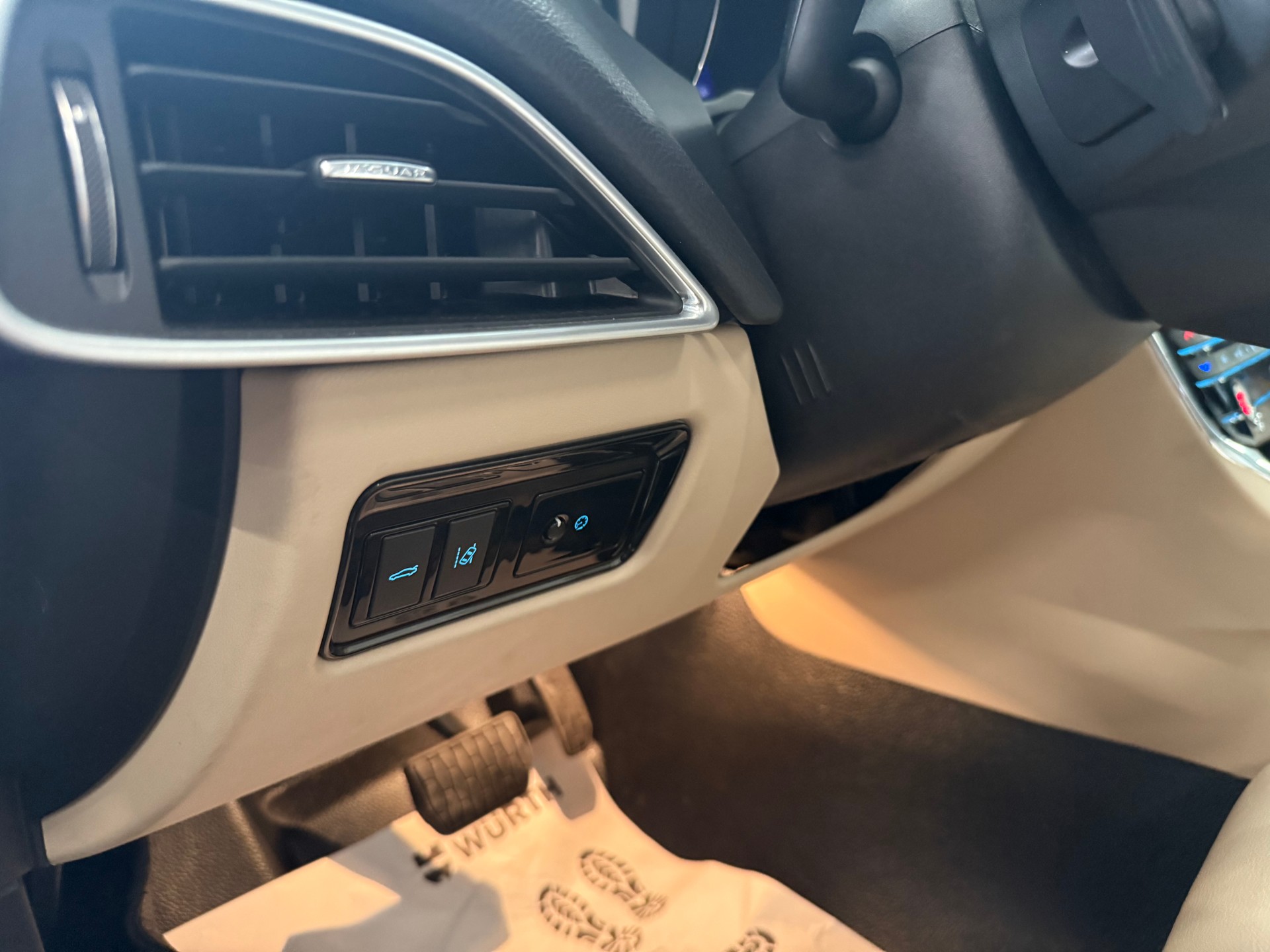 JAGUAR XE 20d Prestige Automat-image-19