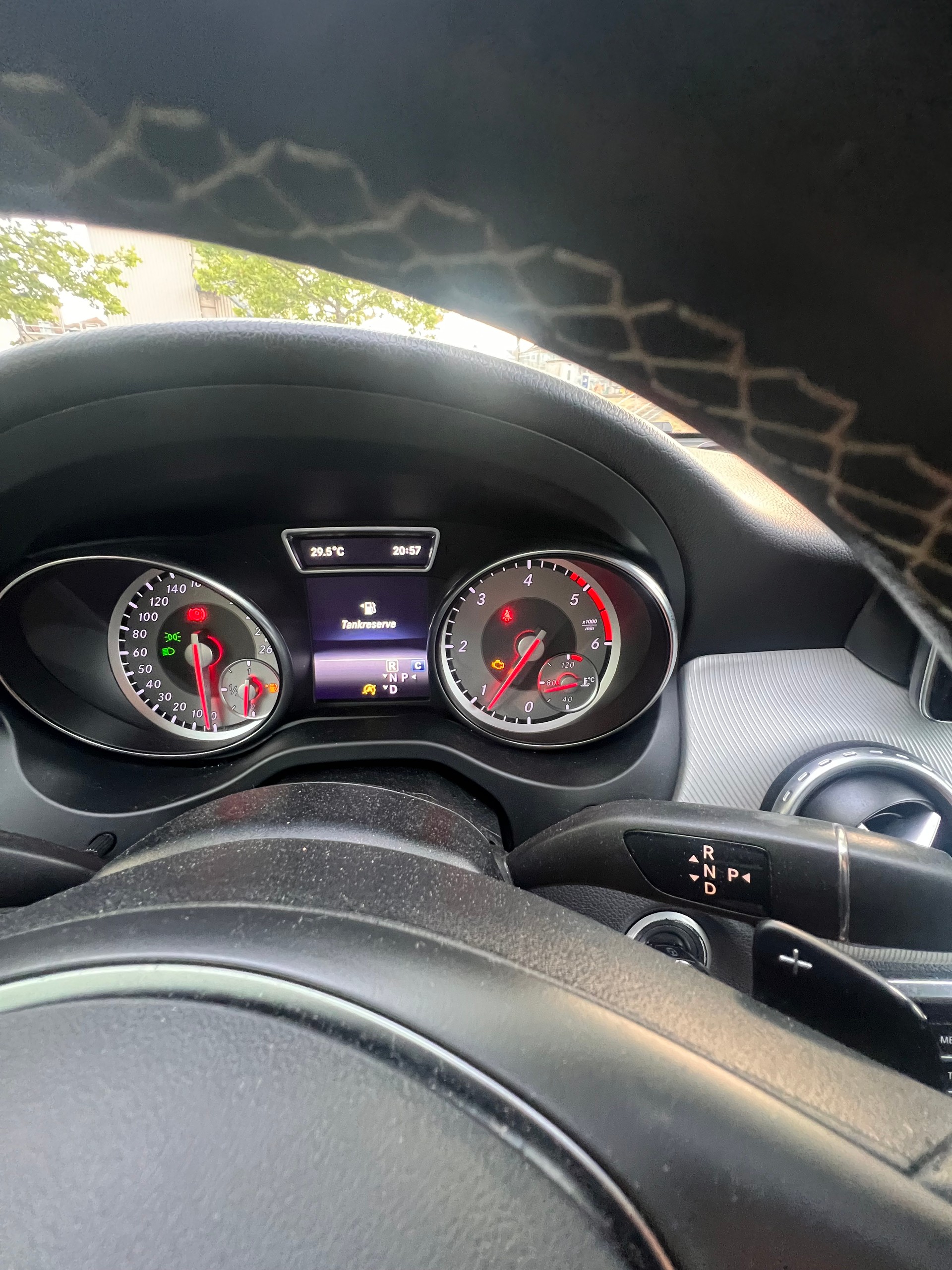 MERCEDES-BENZ GLA 200 CDI AMG Line 4Matic 7G-DCT-image-9