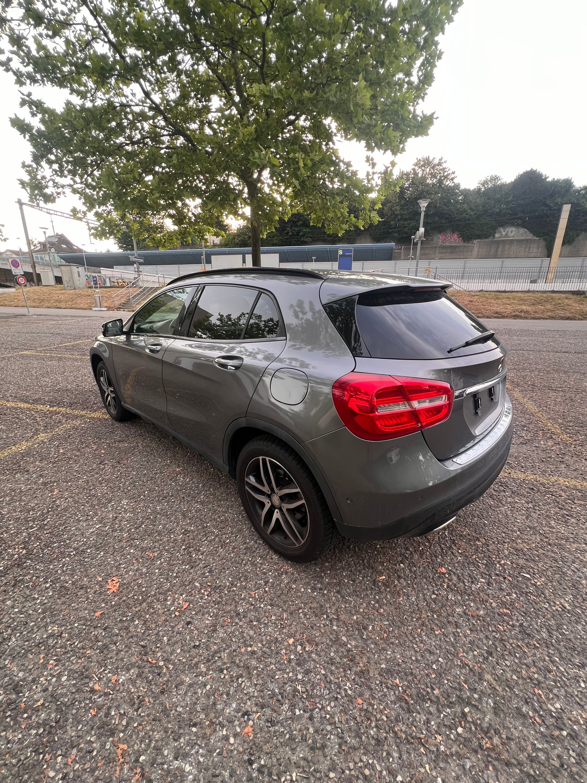 MERCEDES-BENZ GLA 200 CDI AMG Line 4Matic 7G-DCT-image-4