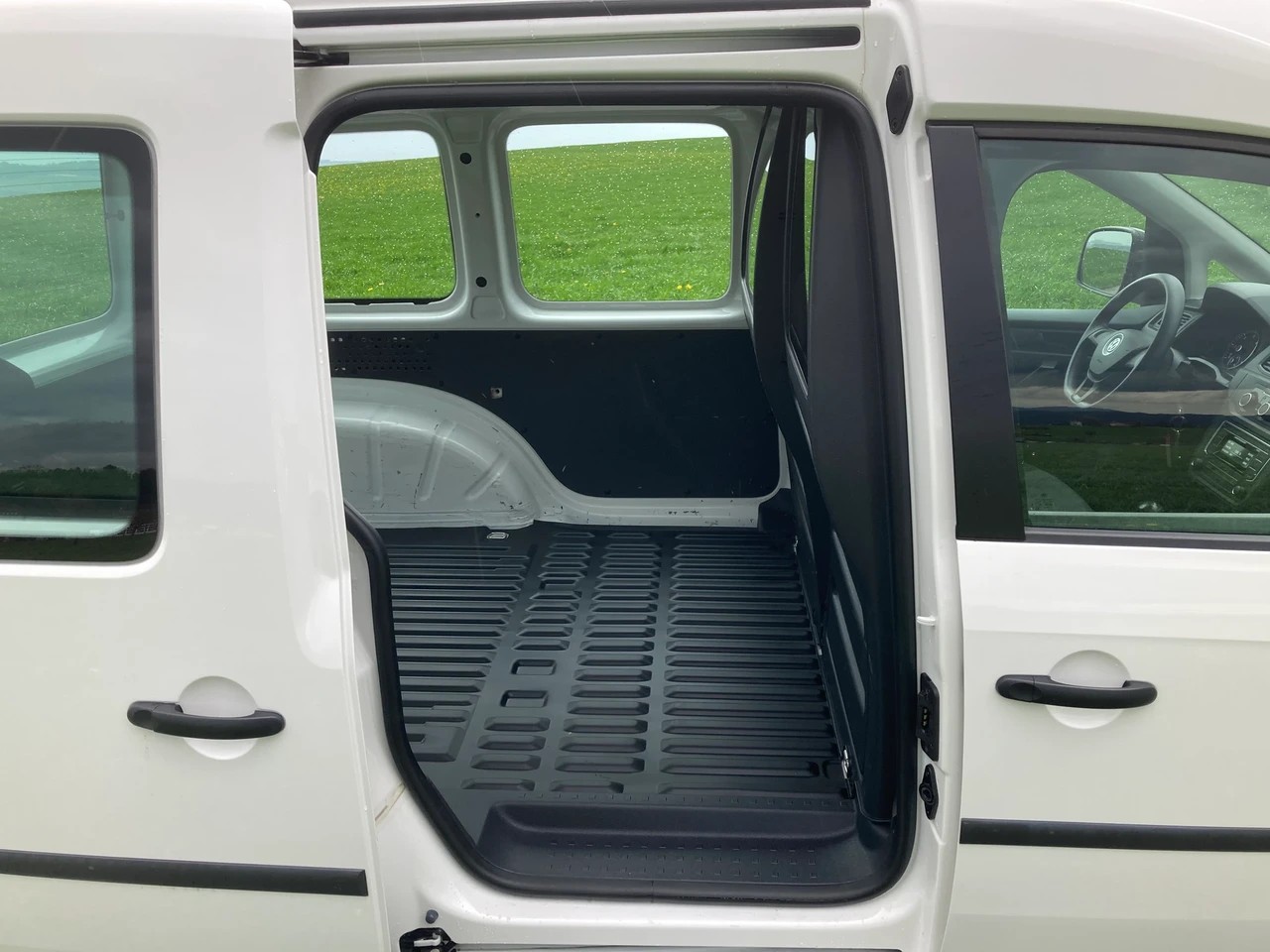 VW Caddy 2.0TDI BlueMotion Technology-image-6
