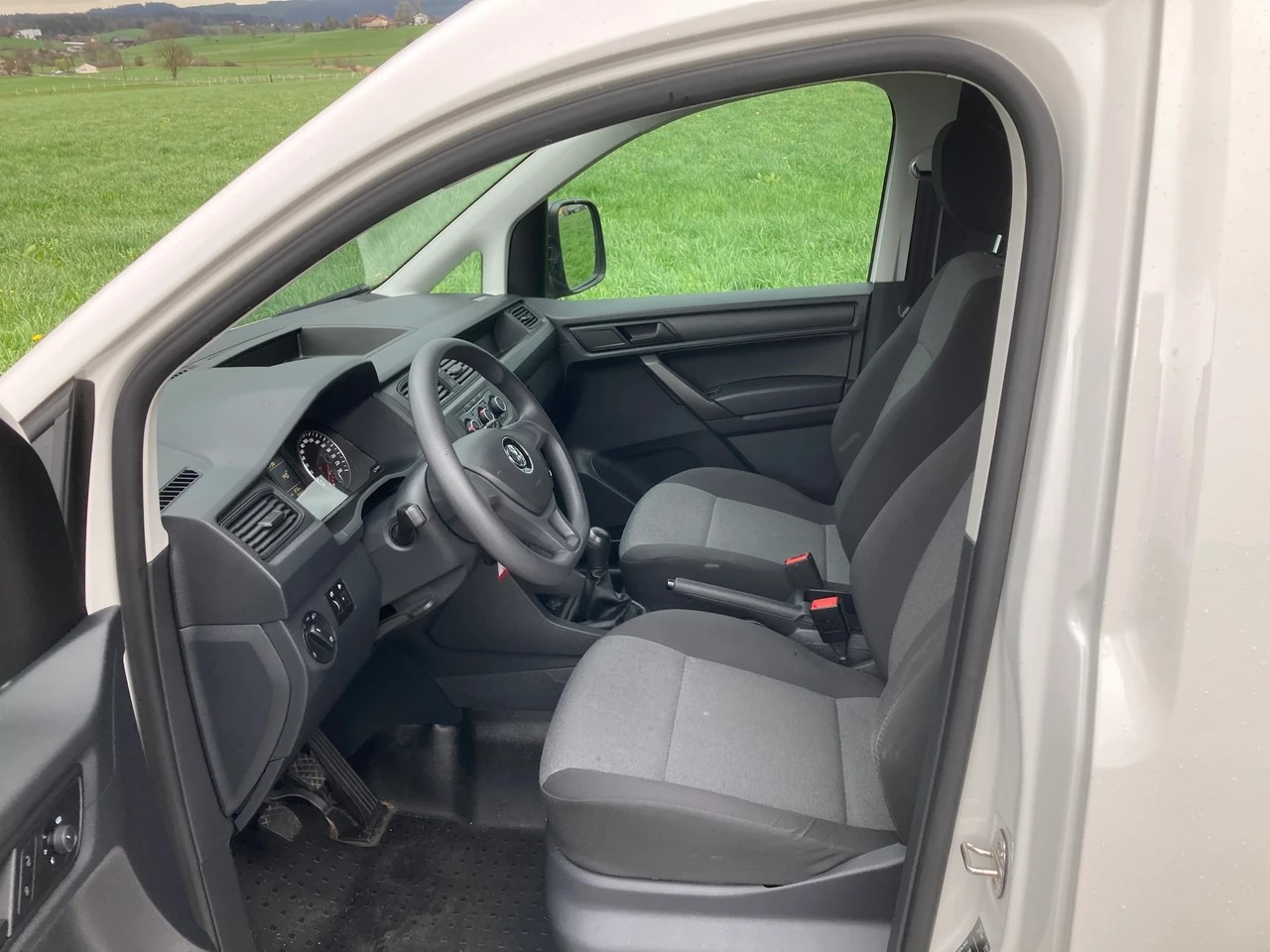 VW Caddy 2.0TDI BlueMotion Technology-image-7