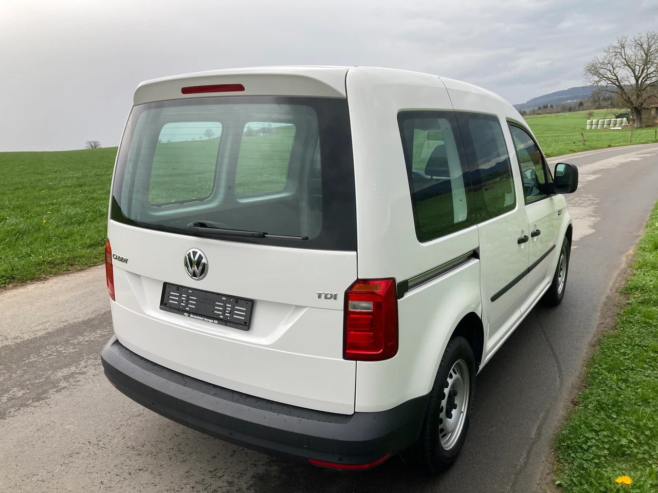 VW Caddy 2.0TDI BlueMotion Technology-image-2