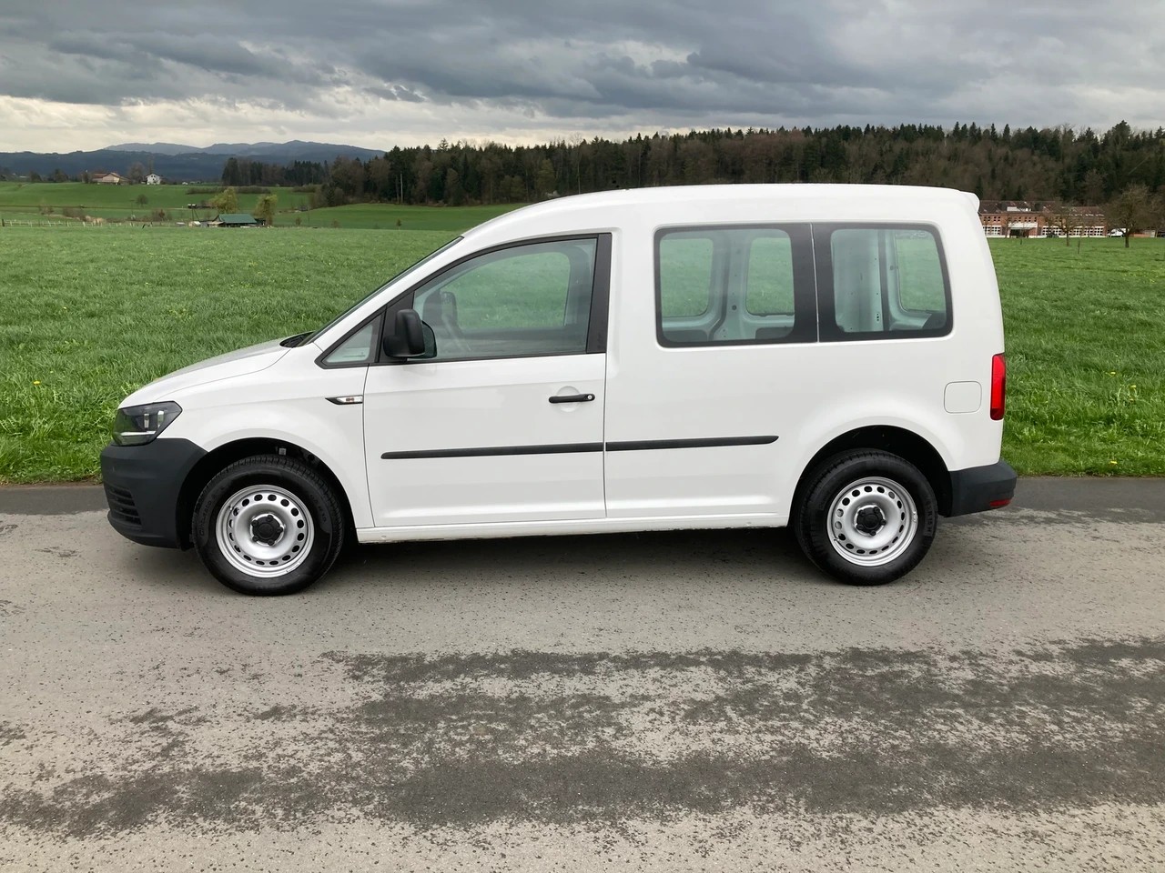 VW Caddy 2.0TDI BlueMotion Technology-image-4