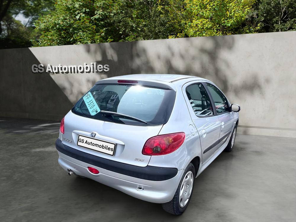 PEUGEOT 206 1.1 XR (Présence)-image-2