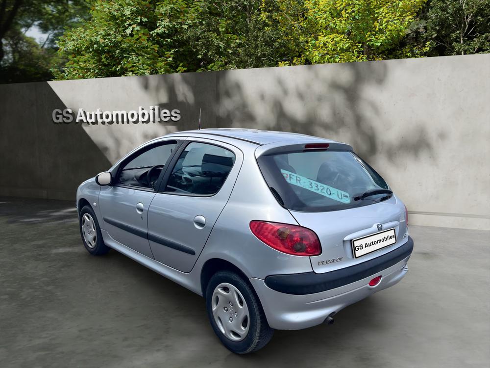 PEUGEOT 206 1.1 XR (Présence)-image-3