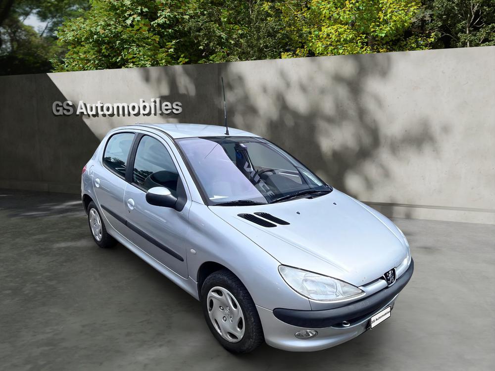 PEUGEOT 206 1.1 XR (Présence)-image-1