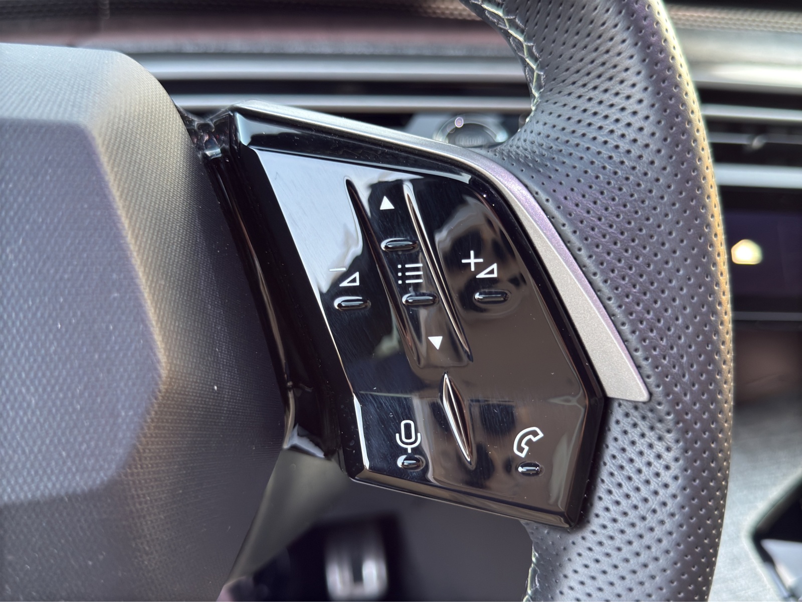 PEUGEOT 5008 145 Hybrid e-DCS6 GT-image-28