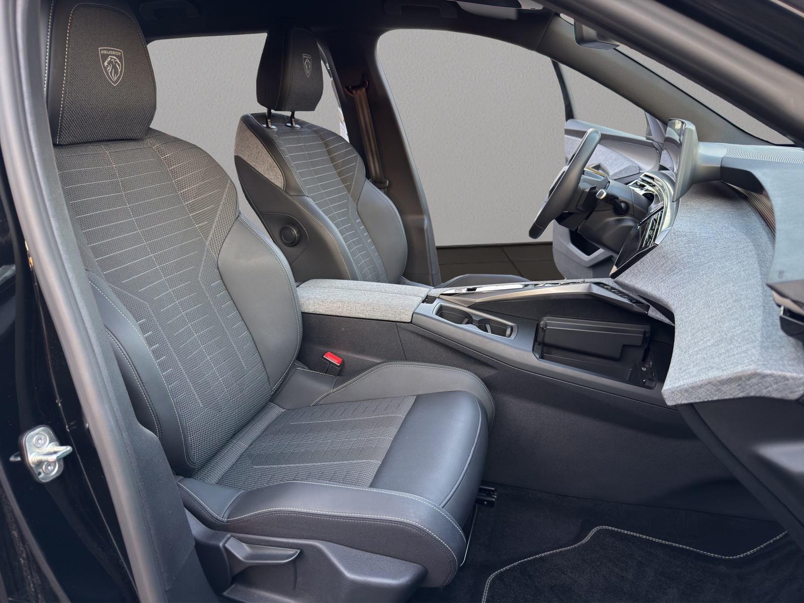 PEUGEOT 5008 145 Hybrid e-DCS6 GT-image-16