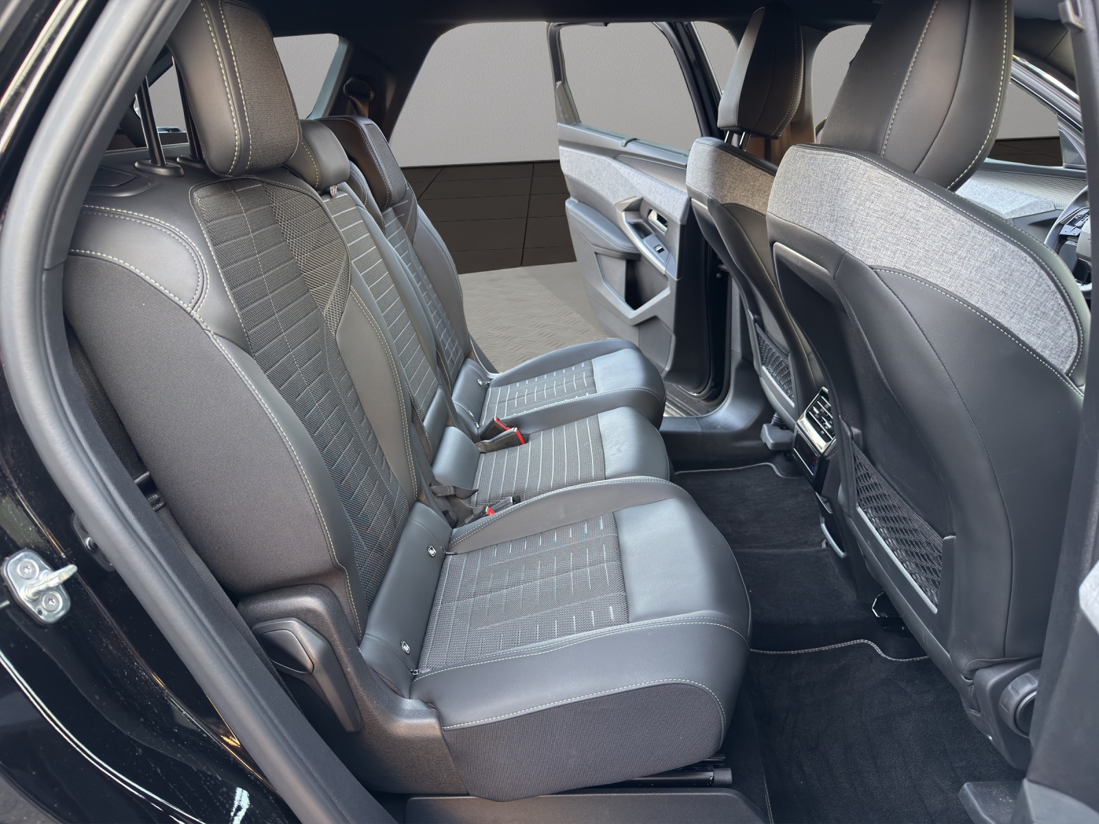 PEUGEOT 5008 145 Hybrid e-DCS6 GT-image-17