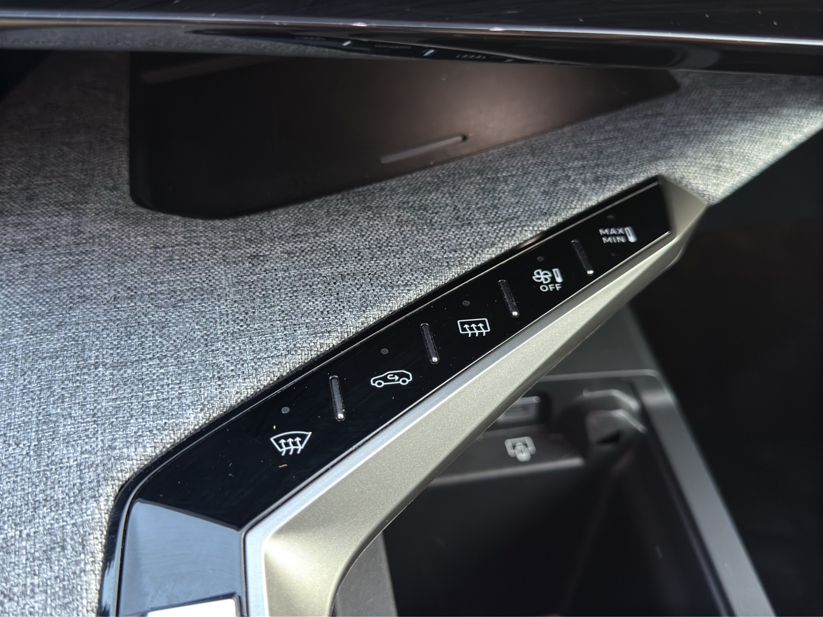 PEUGEOT 5008 145 Hybrid e-DCS6 GT-image-30