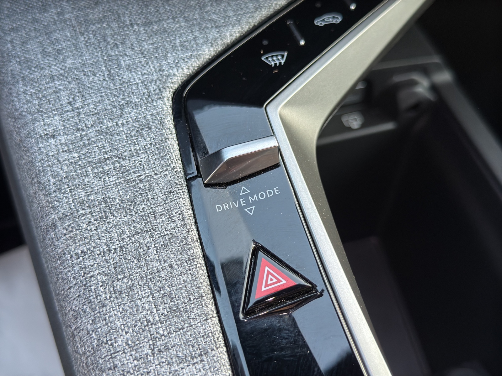 PEUGEOT 5008 145 Hybrid e-DCS6 GT-image-31