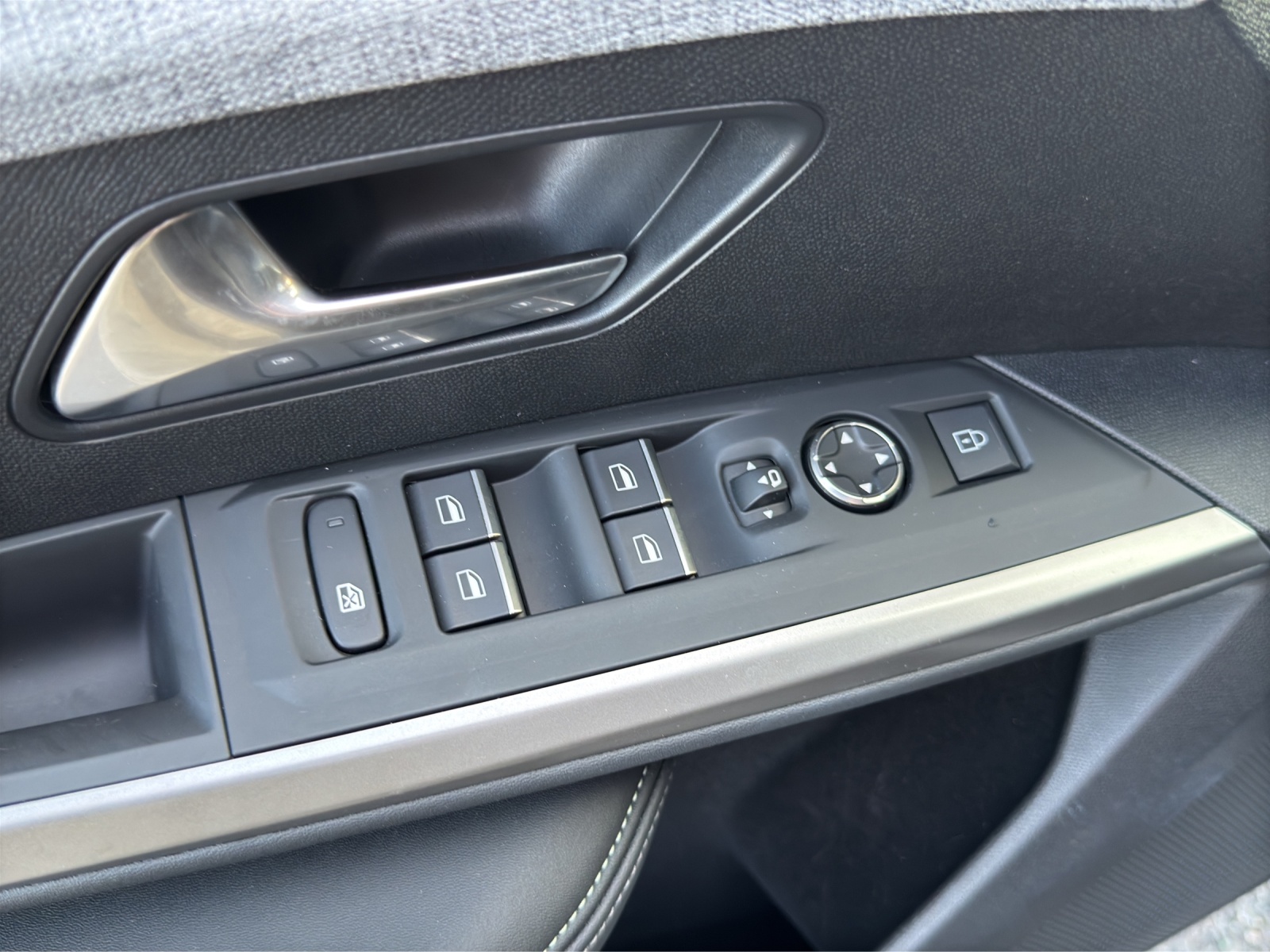 PEUGEOT 5008 145 Hybrid e-DCS6 GT-image-26