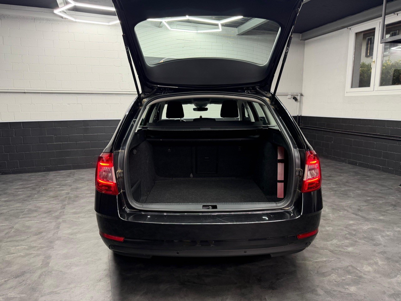 SKODA Octavia Combi 1.5 TSI Ambition DSG-image-23
