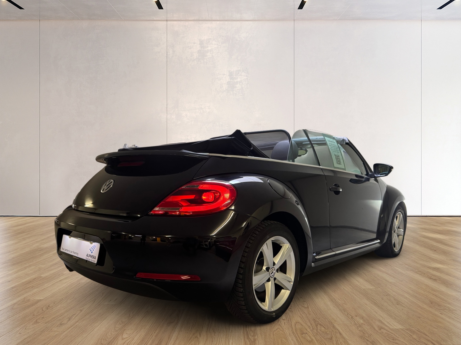 VW Beetle Cabrio 1.4 TSI Sport DSG-image-11