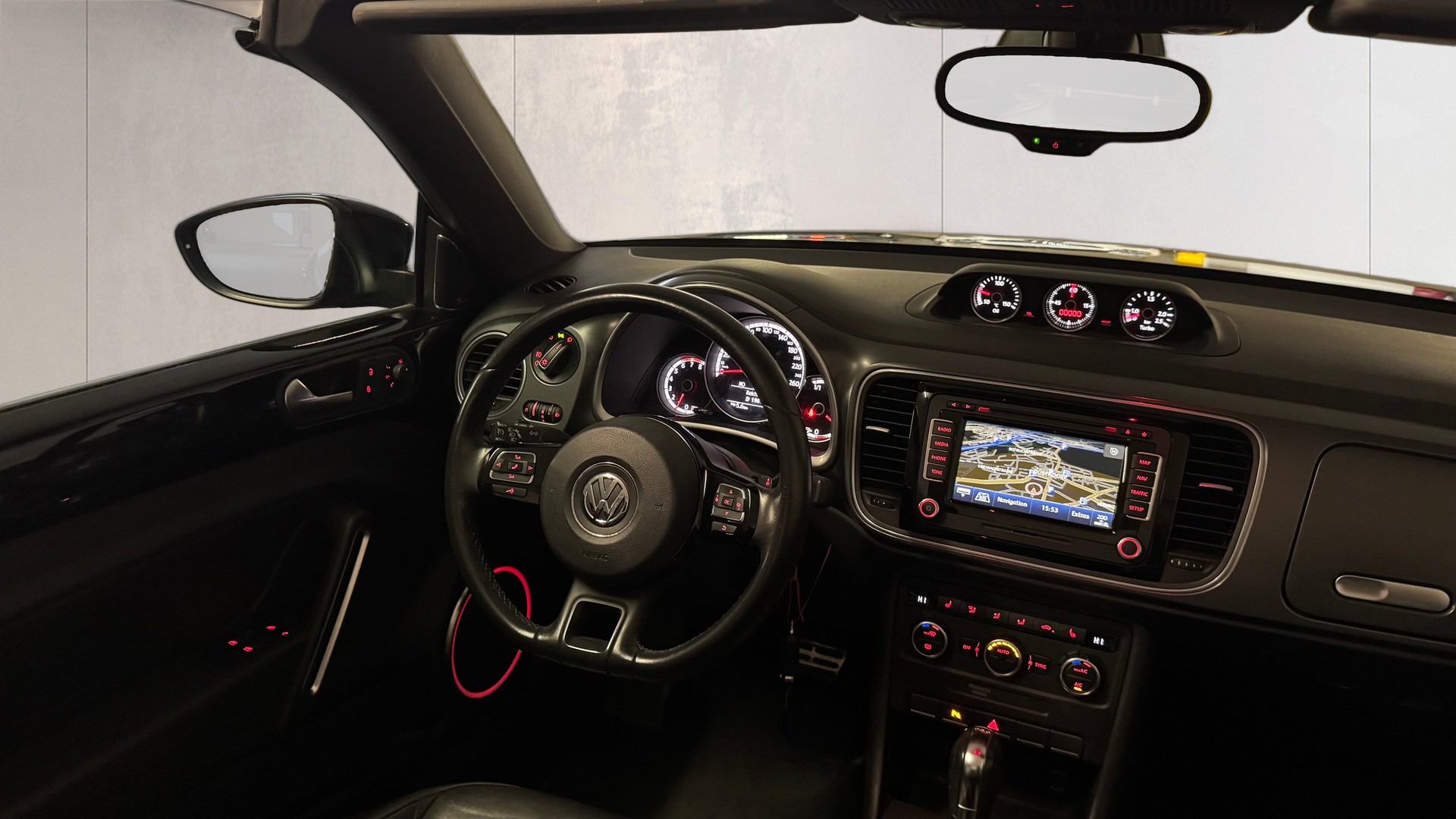 VW Beetle Cabrio 1.4 TSI Sport DSG-image-19