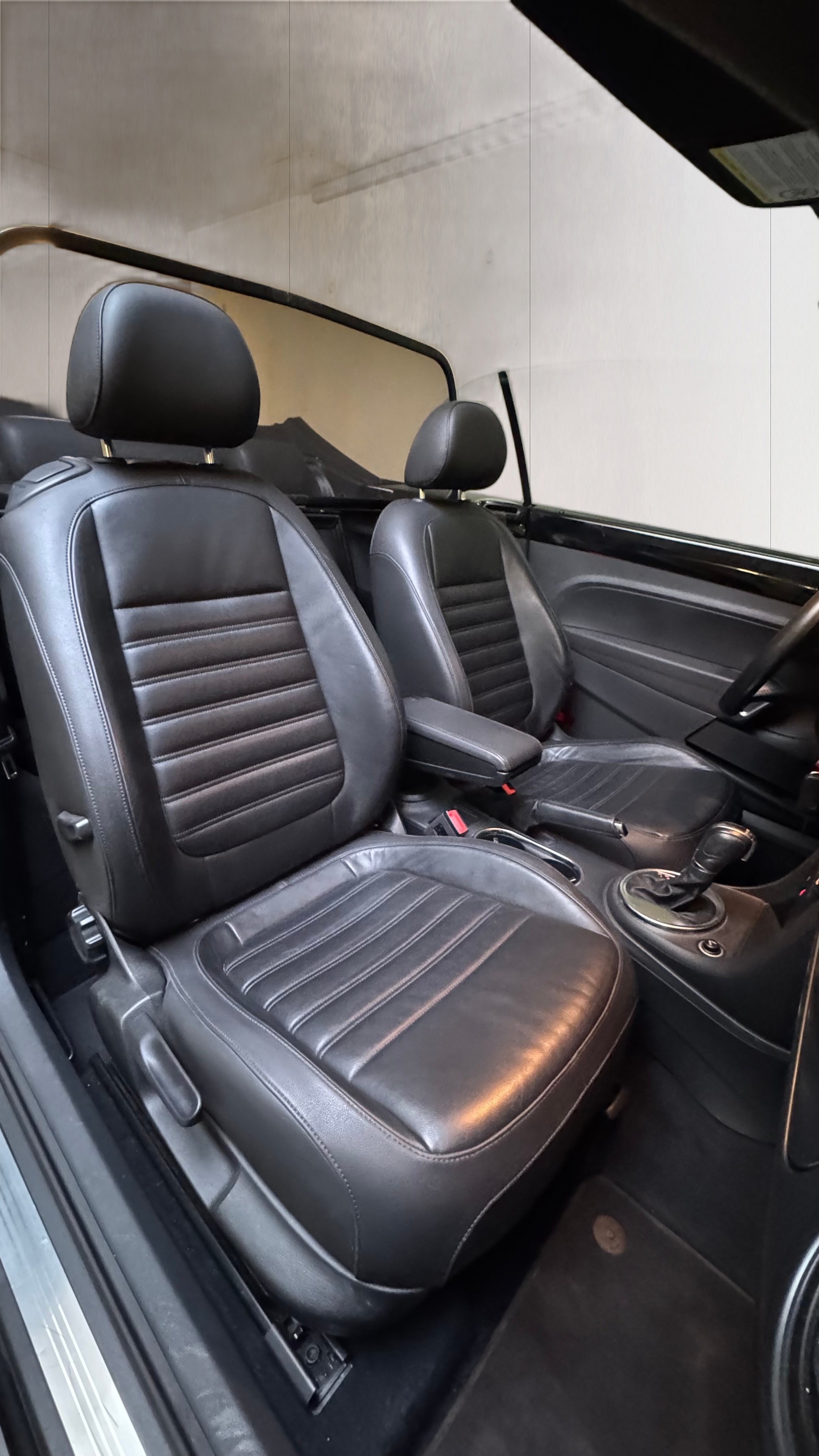 VW Beetle Cabrio 1.4 TSI Sport DSG-image-17