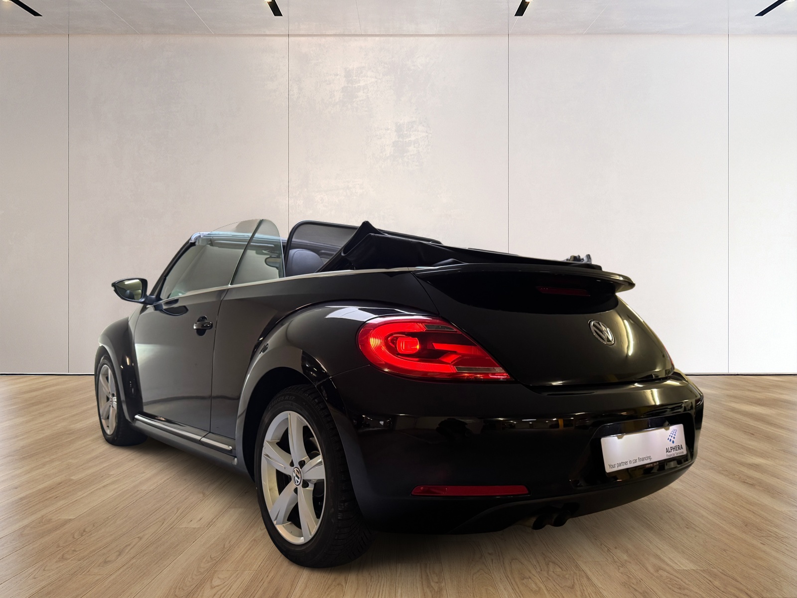 VW Beetle Cabrio 1.4 TSI Sport DSG-image-9