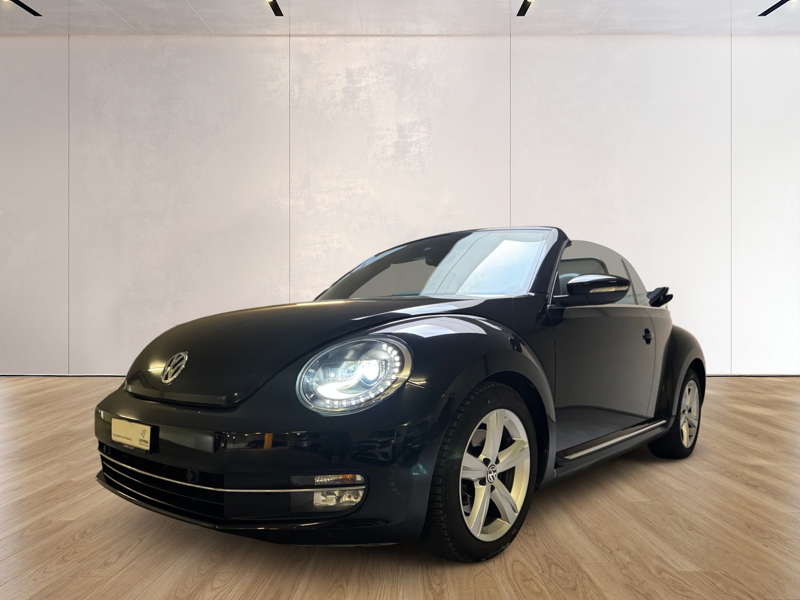 VW Beetle Cabrio 1.4 TSI Sport DSG-image-4