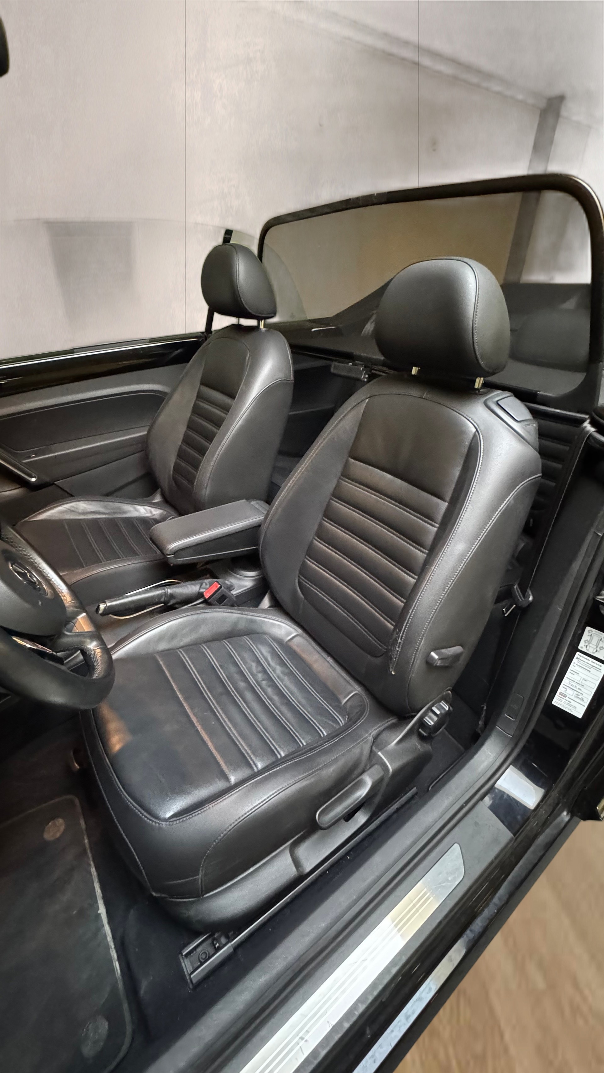 VW Beetle Cabrio 1.4 TSI Sport DSG-image-14