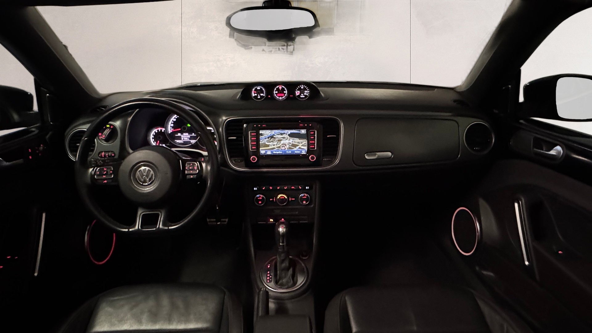 VW Beetle Cabrio 1.4 TSI Sport DSG-image-18