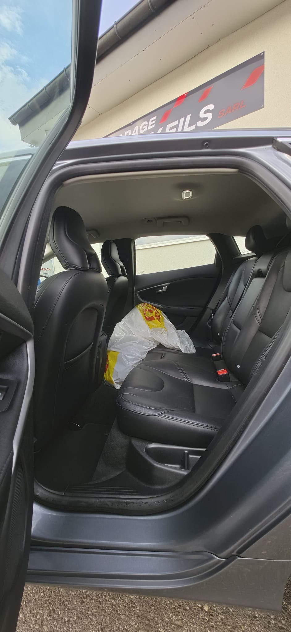 VOLVO V40 D3 Momentum Geartronic-image-6