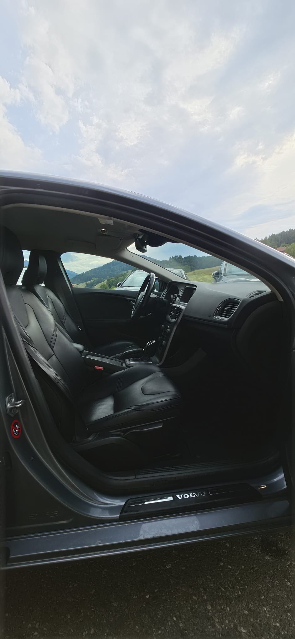 VOLVO V40 D3 Momentum Geartronic-image-7