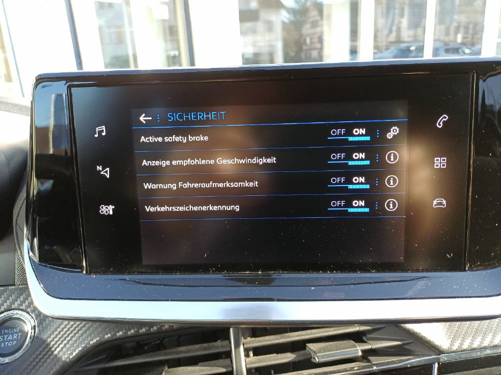PEUGEOT 208 1.2 PureTech 100 Allure-image-8