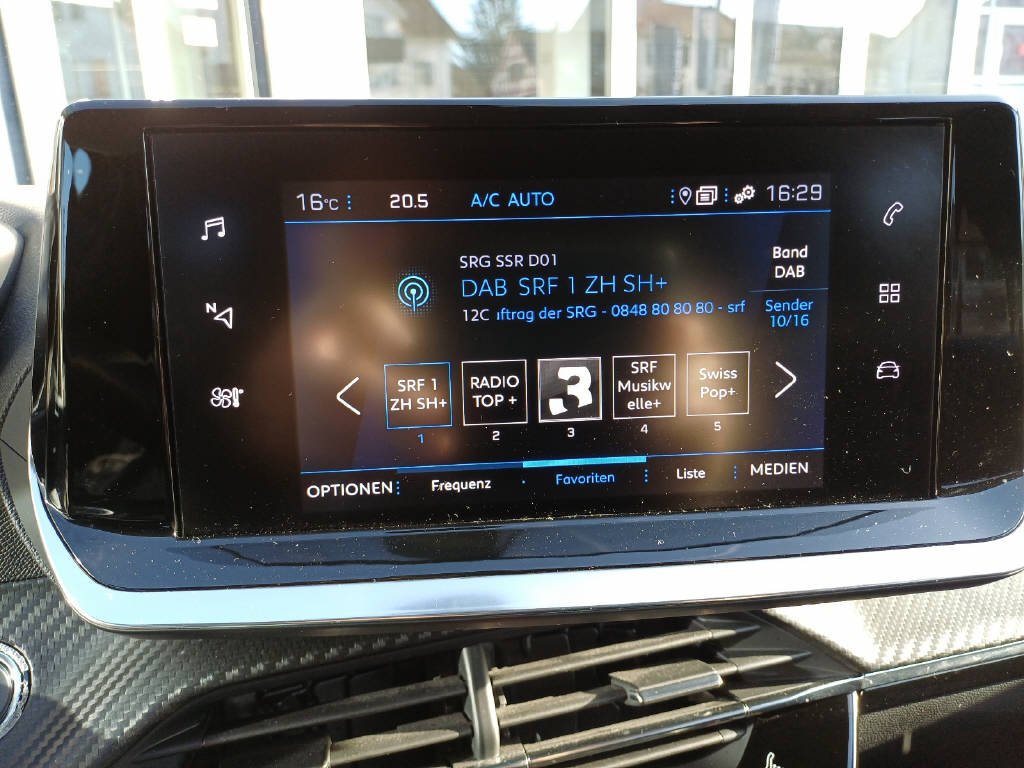 PEUGEOT 208 1.2 PureTech 100 Allure-image-9