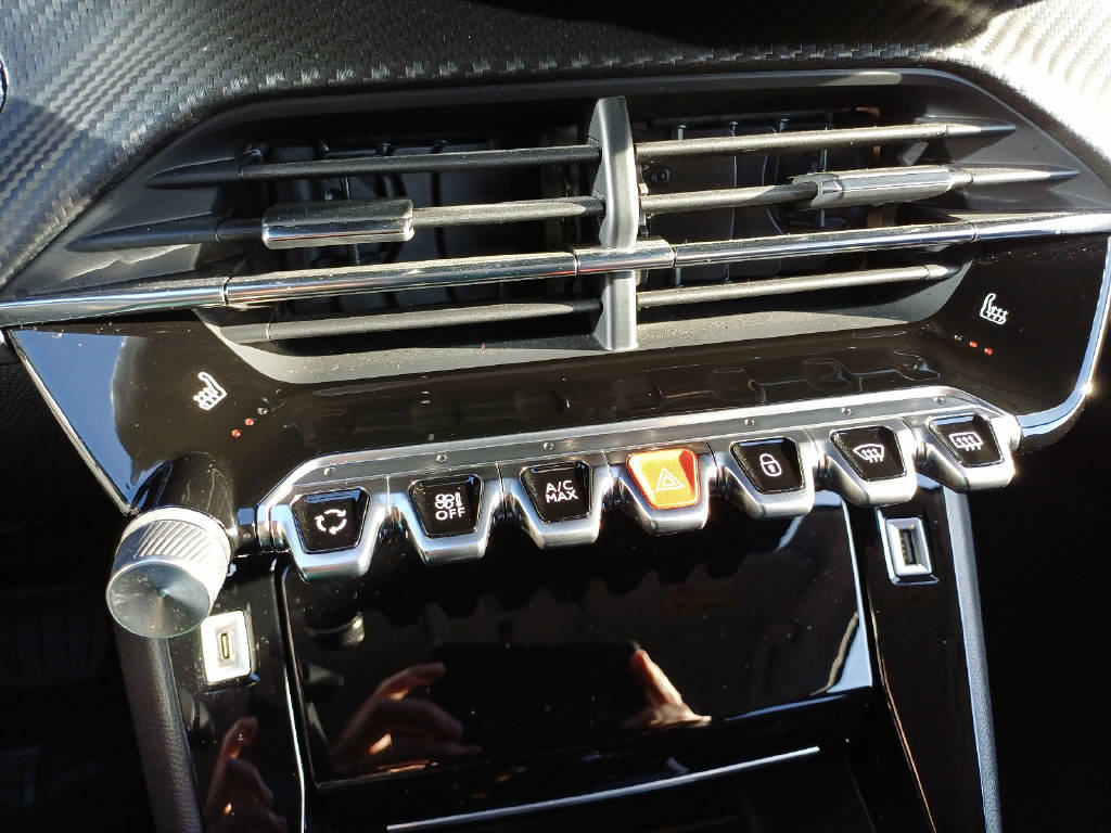 PEUGEOT 208 1.2 PureTech 100 Allure-image-5
