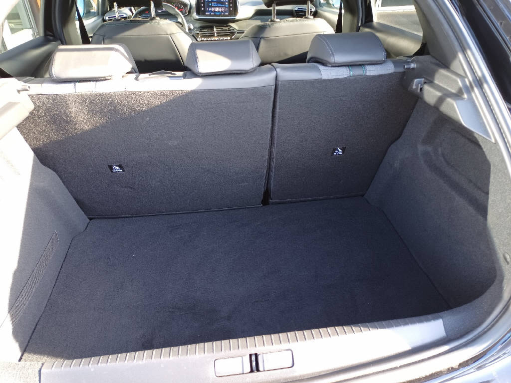PEUGEOT 208 1.2 PureTech 100 Allure-image-13