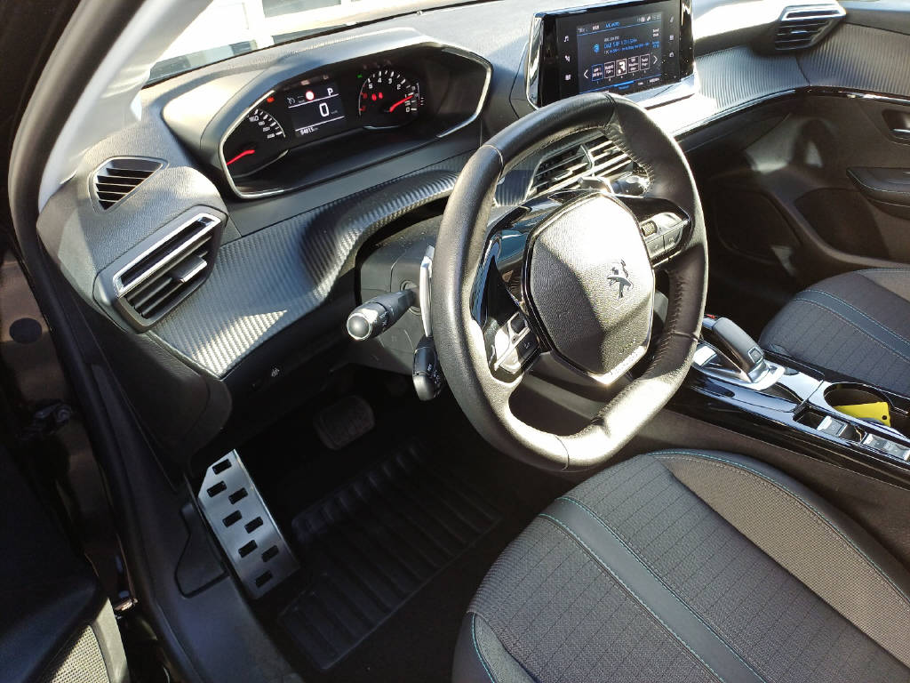 PEUGEOT 208 1.2 PureTech 100 Allure-image-4