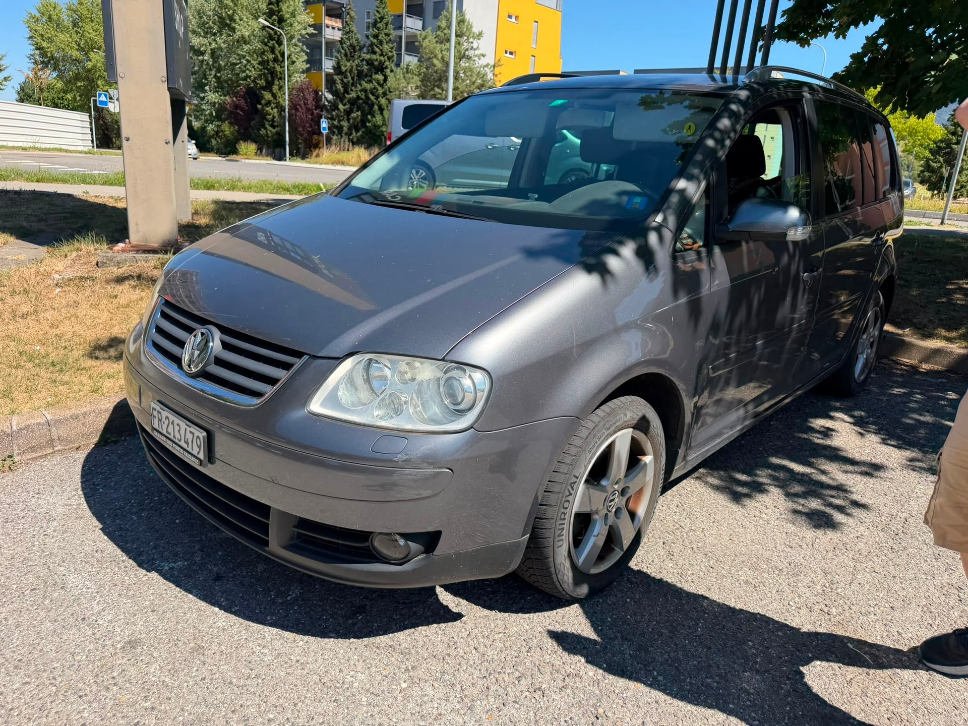 VW Touran 2.0 FSI Highline-image-1