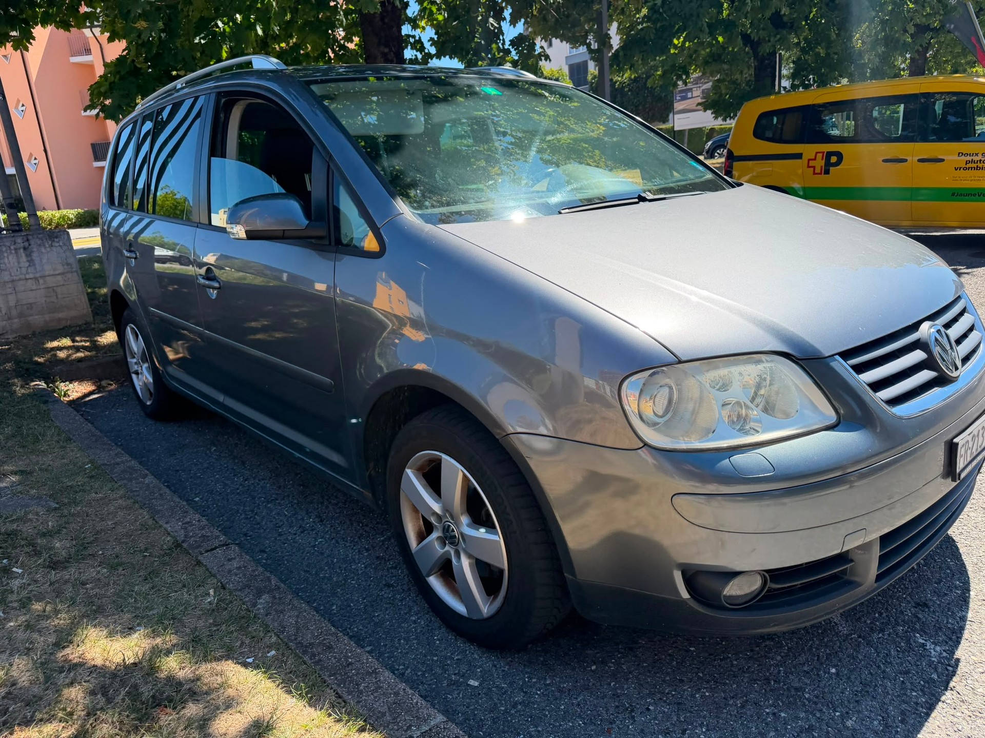 VW Touran 2.0 FSI Highline-image-0