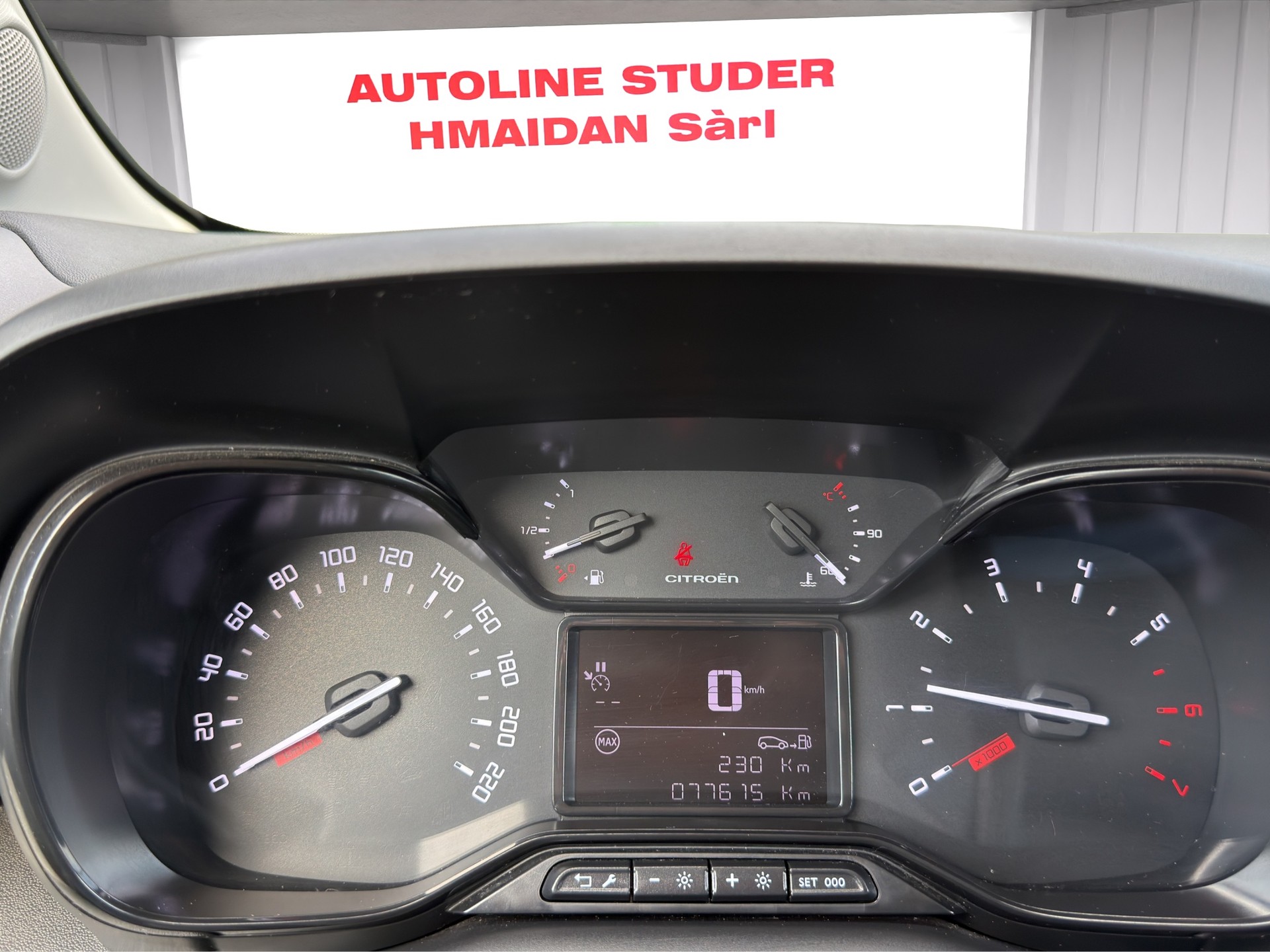CITROEN C3 Aircross 1.2i PureTech Swiss Edition-image-9